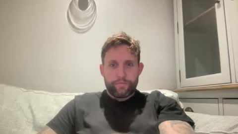 Snapshot of _british_hung_ chatting on October 2025 04:41:01 PM UK BigThick Cock online show from October 2025 04:41:01 PM