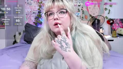 _candym1lky_ online show from April 2026 07:44:01 AM