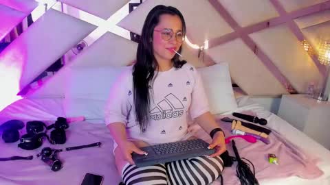 Caroline Sweet online show from December 2024 04:14:02 AM