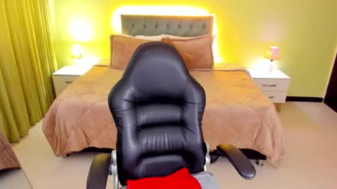 Charlote online show from September 2025 09:25:02 PM