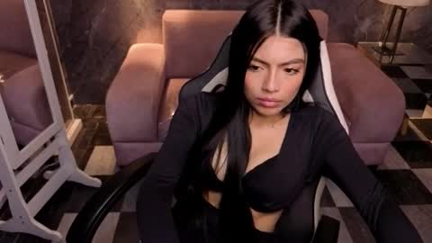 _charlottee_b online show from March 2026 01:23:02 PM