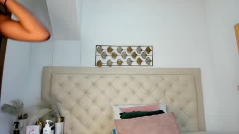 Chloe  online show from February 2025 11:33:01 AM