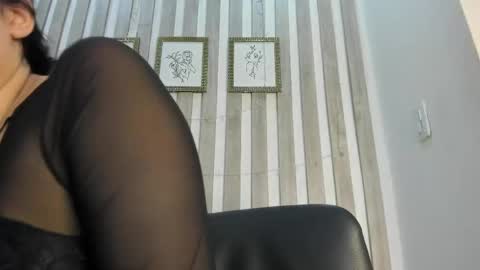 Snapshot of _chloecollins chatting on May 2026 12:32:01 PM Chloe Collins online show from May 2026 12:32:01 PM