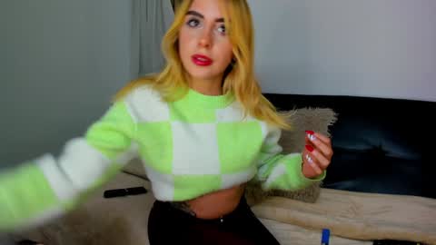 Snapshot of _cloe_1 chatting on December 2024 02:16:01 AM Chloe online show from December 2024 02:16:01 AM