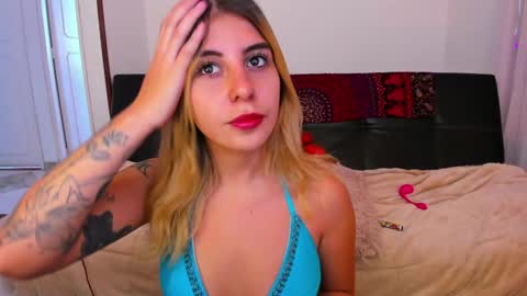 Snapshot of _cloe_1 chatting on January 2025 04:59:02 PM Chloe online show from January 2025 04:59:02 PM