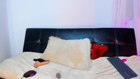 Snapshot of _cloe_1 chatting on January 2025 11:25:01 PM Chloe online show from January 2025 11:25:01 PM