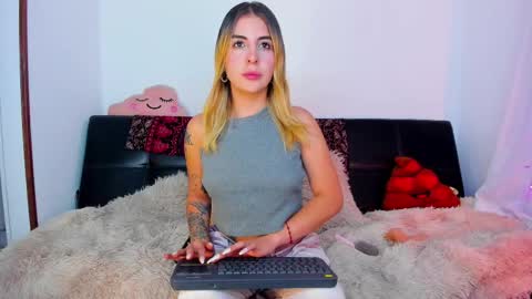 Snapshot of _cloe_1 chatting on February 2025 03:50:01 AM Chloe online show from February 2025 03:50:01 AM