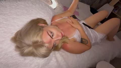 Snapshot of _comefeelme_ chatting on July 2026 06:11:01 PM D online show from July 2026 06:11:01 PM
