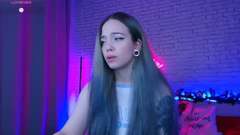 Snapshot of _crazybee_ chatting on December 2024 09:39:02 AM Nica online show from December 2024 09:39:02 AM