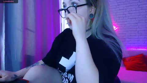 Snapshot of _crazybee_ chatting on October 2025 05:37:01 AM Nica online show from October 2025 05:37:01 AM