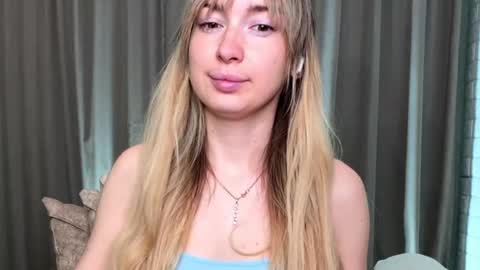 _crystal_moon_1 online show from November 2025 06:23:02 PM