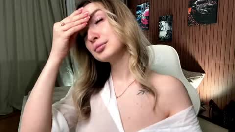 _crystal_moon_1 online show from May 2026 06:49:01 PM