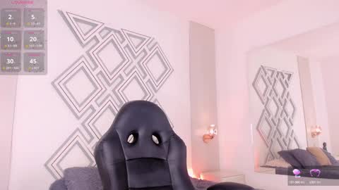 Snapshot of _curly_girl_ chatting on February 2025 12:40:02 AM online show from February 2025 12:40:02 AM