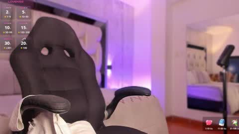 Snapshot of _curly_girl_ chatting on October 2025 08:28:02 PM online show from October 2025 08:28:02 PM