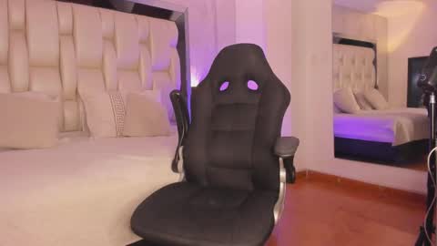 Snapshot of _curly_girl_ chatting on October 2025 07:59:01 PM online show from October 2025 07:59:01 PM