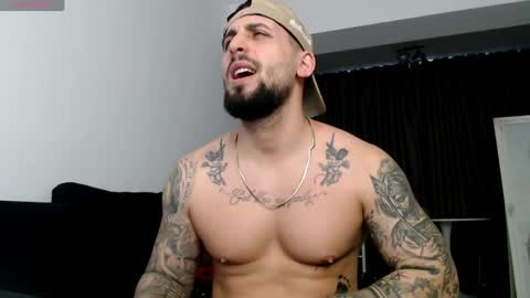 Snapshot of _dylangreen chatting on April 2026 06:33:01 AM Dylan online show from April 2026 06:33:01 AM