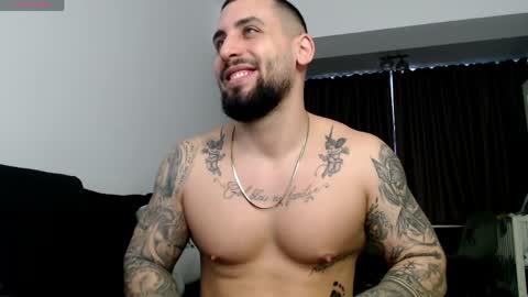 Snapshot of _dylangreen chatting on April 2026 06:44:01 AM Dylan online show from April 2026 06:44:01 AM