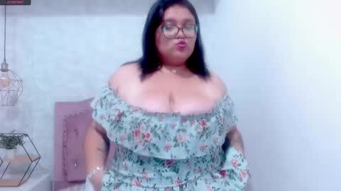 Ellhe  online show from December 2024 03:54:02 PM