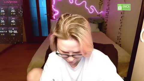 chloue and Gretta online show from March 2025 04:33:02 PM