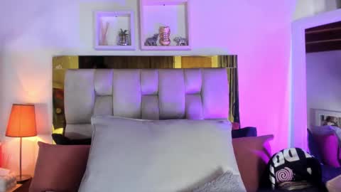 Isabella online show from November 2025 12:05:02 PM