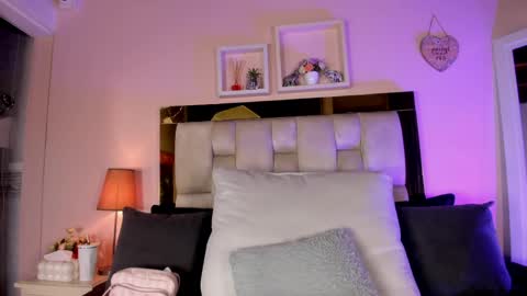 Isabella online show from April 2026 12:07:01 PM