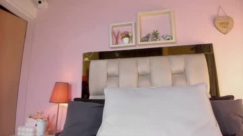 Isabella online show from May 2026 12:12:01 PM