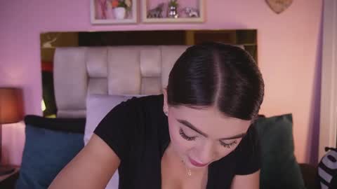 Isabella online show from May 2026 12:02:01 PM