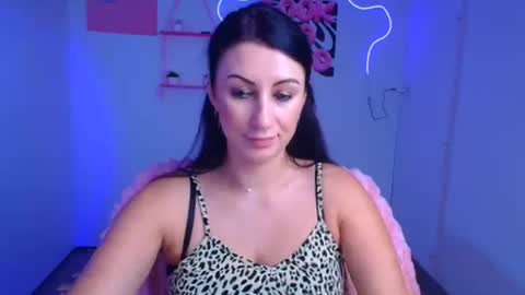 Snapshot of _emma_lay chatting on November 2025 12:51:02 PM Emma online show from November 2025 12:51:02 PM