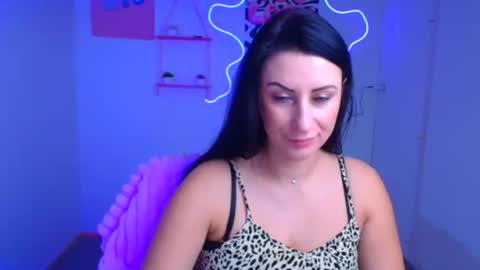 Snapshot of _emma_lay chatting on November 2025 06:38:02 AM Emma online show from November 2025 06:38:02 AM