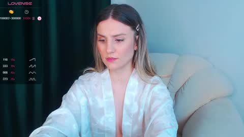 Snapshot of _esmeraldiyaa_ chatting on January 2025 10:37:01 PM _esmeraldiyaa_ online show from January 2025 10:37:01 PM