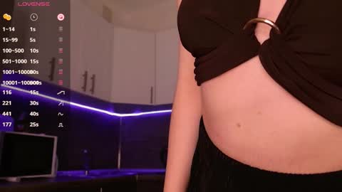 Snapshot of _esmeraldiyaa_ chatting on November 2025 09:46:01 PM _esmeraldiyaa_ online show from November 2025 09:46:01 PM