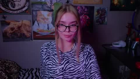 Snapshot of _favorite_ chatting on November 2025 07:43:01 PM KENDALL NATHAN MARRY RYANPVT IS OPEN online show from November 2025 07:43:01 PM