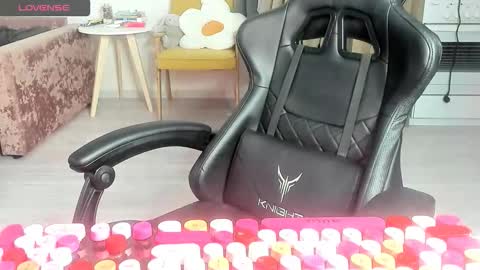 Snapshot of _feralberry__ chatting on March 2026 05:14:02 AM Alis online show from March 2026 05:14:02 AM
