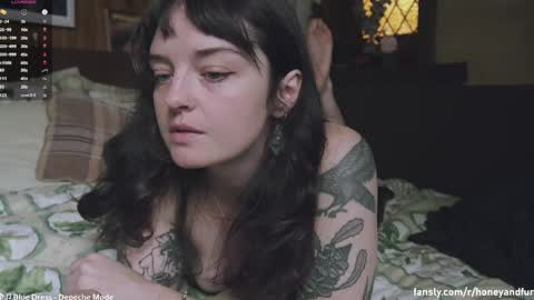 Snapshot of _freckles chatting on May 2026 12:48:02 AM Jacqui Queen goddess motorcycle mozzarella Jaq next livestream see bio online show from May 2026 12:48:02 AM