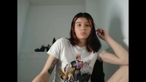 Snapshot of _genesid_dixton chatting on January 2025 10:45:01 PM Mia-foster online show from January 2025 10:45:01 PM