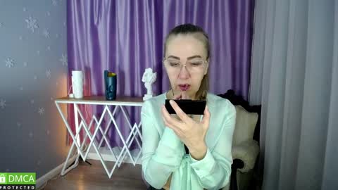 _greybunny_ online show from January 2025 07:26:01 AM