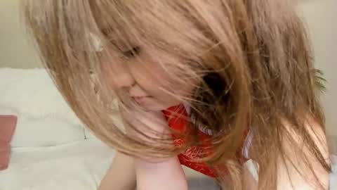 Snapshot of _heaven_ishere_ chatting on January 2025 11:15:02 AM Julia online show from January 2025 11:15:02 AM