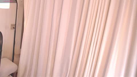 Snapshot of _heybee chatting on February 2026 05:55:02 PM Bee. online show from February 2026 05:55:02 PM