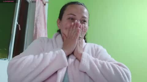 Snapshot of _honey1_ chatting on June 2026 02:05:02 AM Honey online show from June 2026 02:05:02 AM