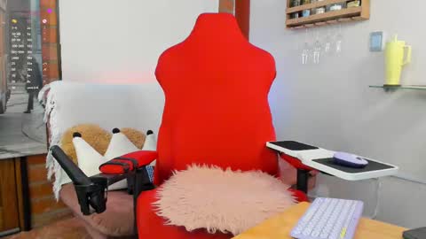 _hottie__ online show from February 2025 10:43:02 PM