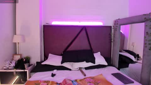 Snapshot of _isabella_2 chatting on February 2025 06:47:02 PM Isa online show from February 2025 06:47:02 PM