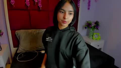 _isabella_swan online show from November 2025 02:21:01 AM