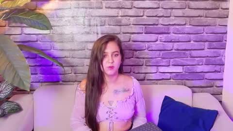 Snapshot of _ivone chatting on November 2025 06:57:01 PM Annie online show from November 2025 06:57:01 PM