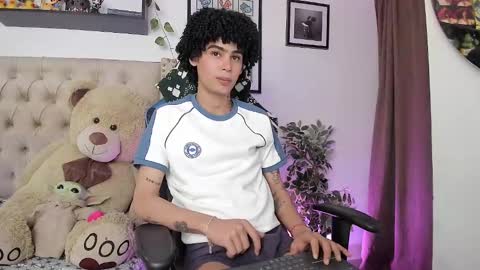 Snapshot of _jaay77 chatting on December 2024 10:55:02 PM Jay online show from December 2024 10:55:02 PM