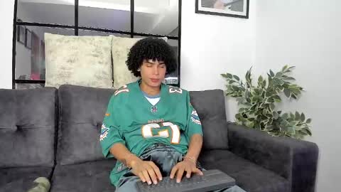 Snapshot of _jaay77 chatting on February 2025 11:37:02 PM Jay online show from February 2025 11:37:02 PM