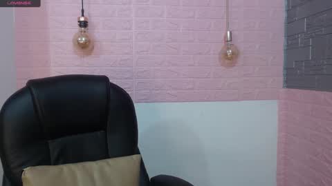 Snapshot of _jeessy chatting on February 2025 02:41:01 AM _jeessy online show from February 2025 02:41:01 AM