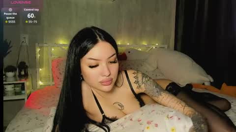 Snapshot of _jesslei_ chatting on April 2026 07:35:01 AM Jess blond and Leila brunette online show from April 2026 07:35:01 AM