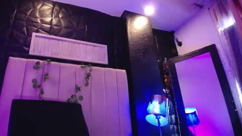 Mia online show from December 2024 01:36:02 PM