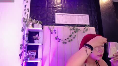 Mia online show from January 2025 01:00:02 PM