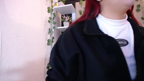 Mia online show from March 2025 01:03:02 PM